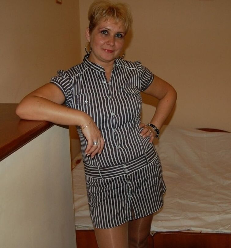 Mature Blonde Russian Bitch in Pantyhose