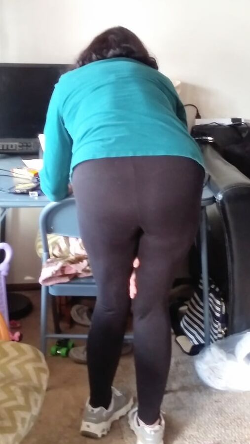 Wifes hot ass in leggings.