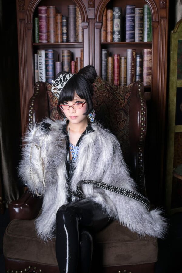 Eri Kitami in sexy black latex suit