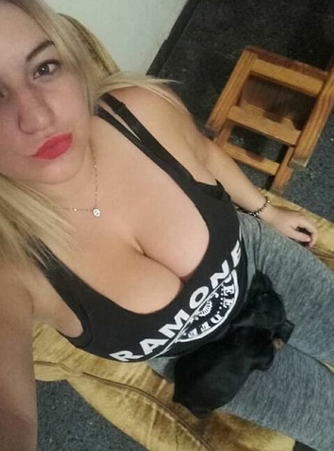 cette paire de seins trop lourd salope fcbk
