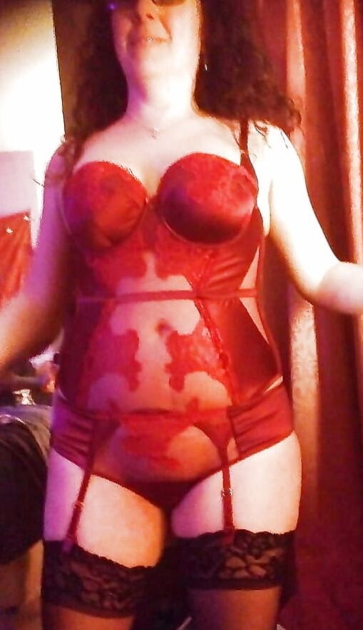 Mes photos préférées de Rochelle mature et sexy en lingerie rouge