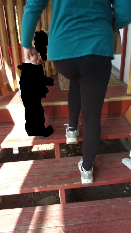 Wifes hot ass in leggings.