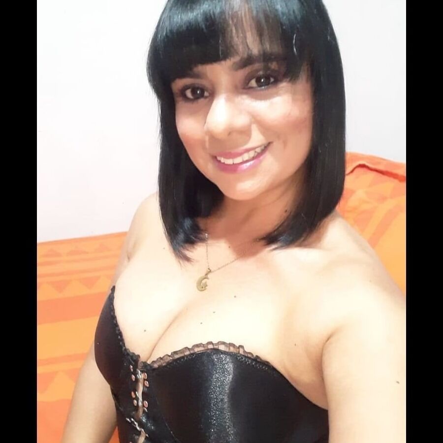 MILF looking for thick cocks to be fucked