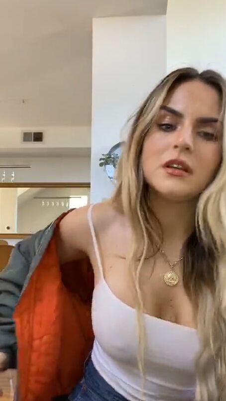 Sexy JoJo - At it Again - No Bra