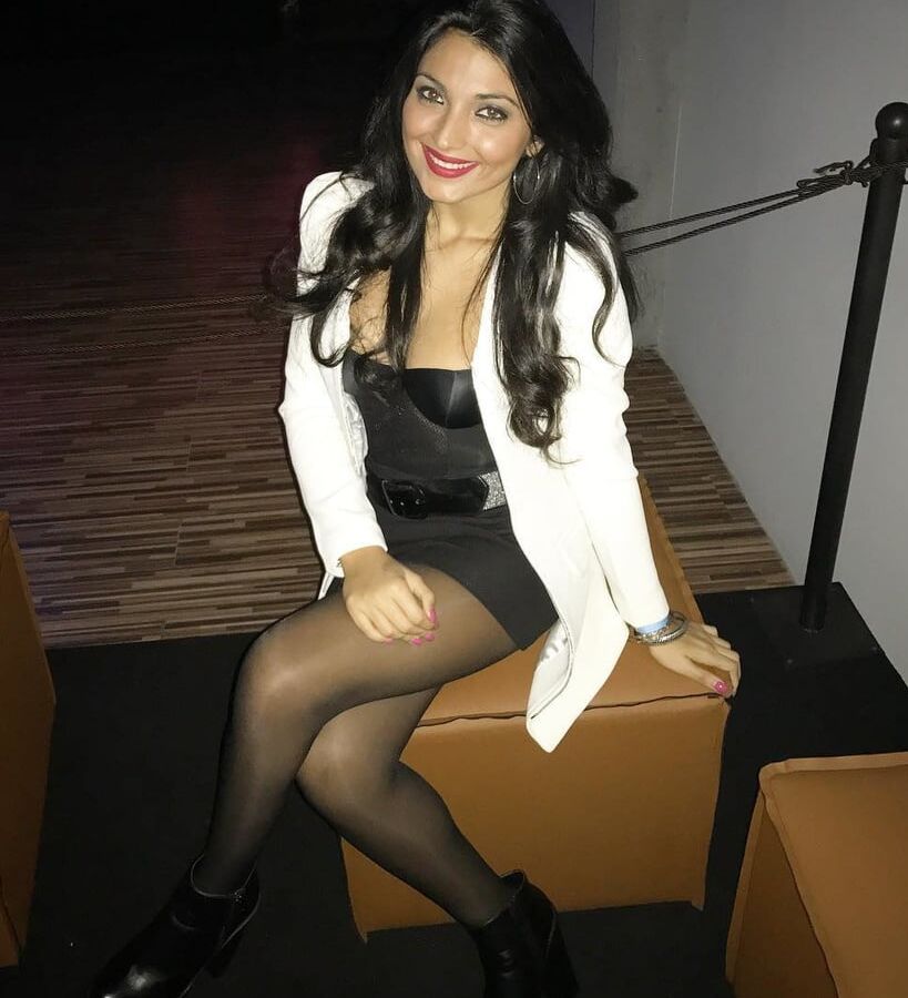 Married mom Sabrina (with pantyhose)