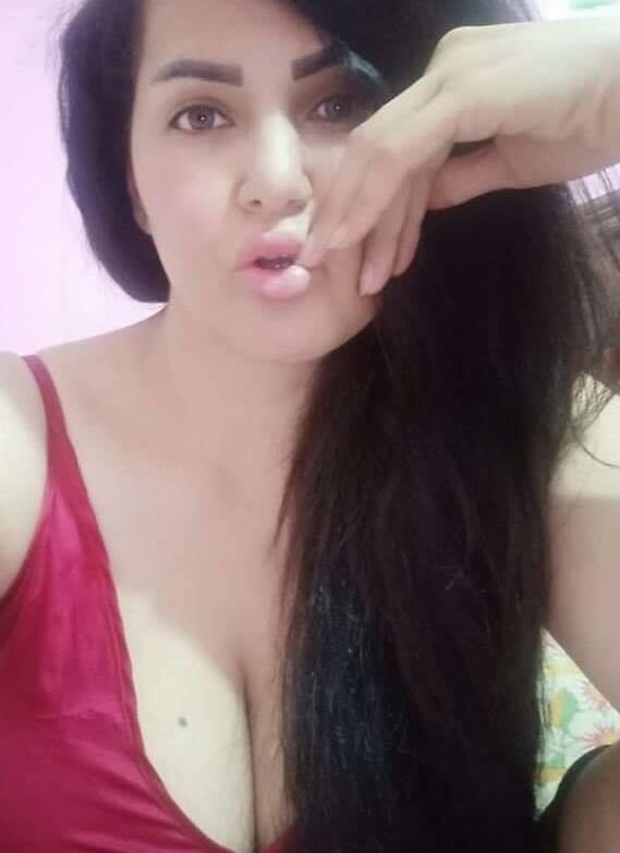 Curved Sama El-Masry big ass