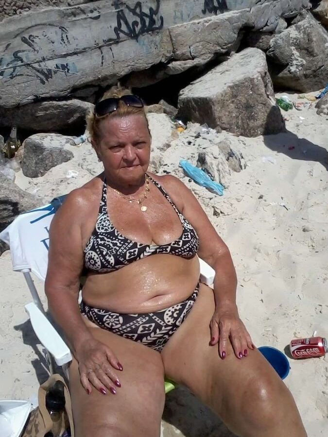 Older and hot (Bikini)
