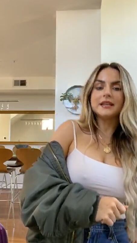 Sexy JoJo - At it Again - No Bra