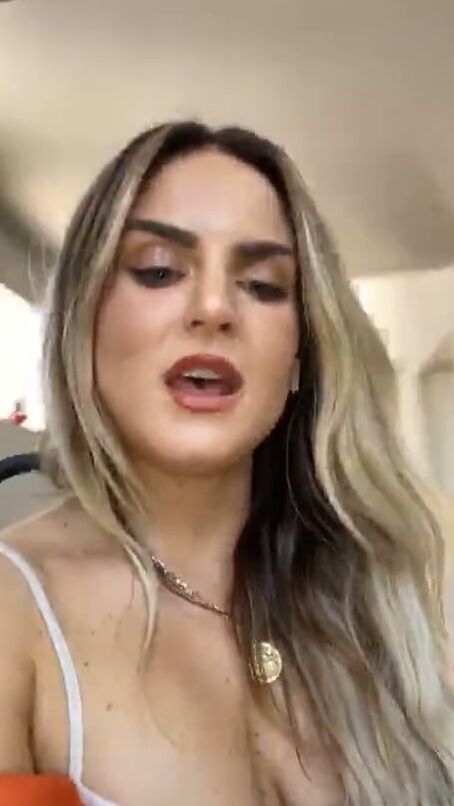 Sexy JoJo - At it Again - No Bra