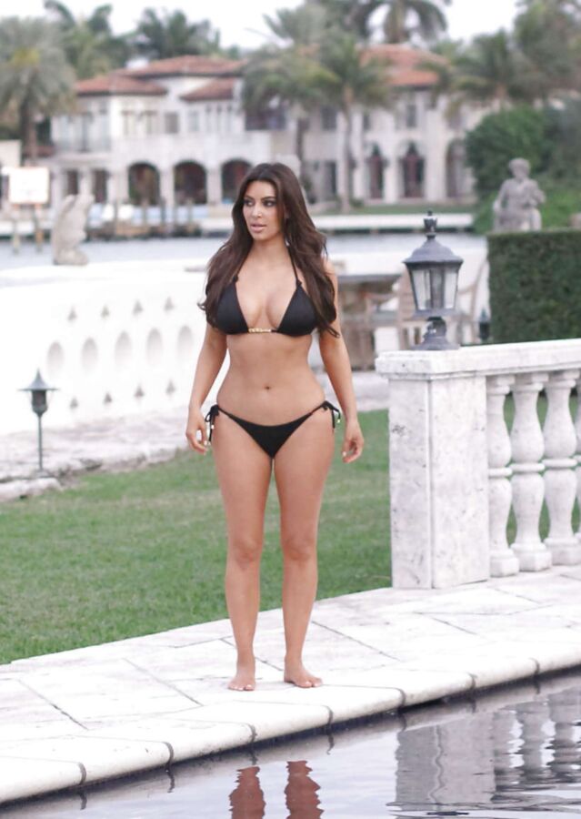 KIM KARDASHIAN