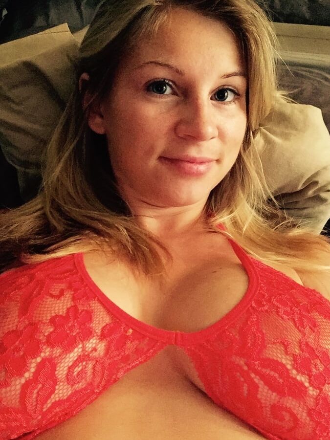 A mature girl flashes her boobs