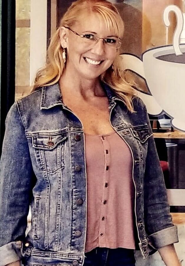 Gorgeous Blonde Milf Housewife from Missouri