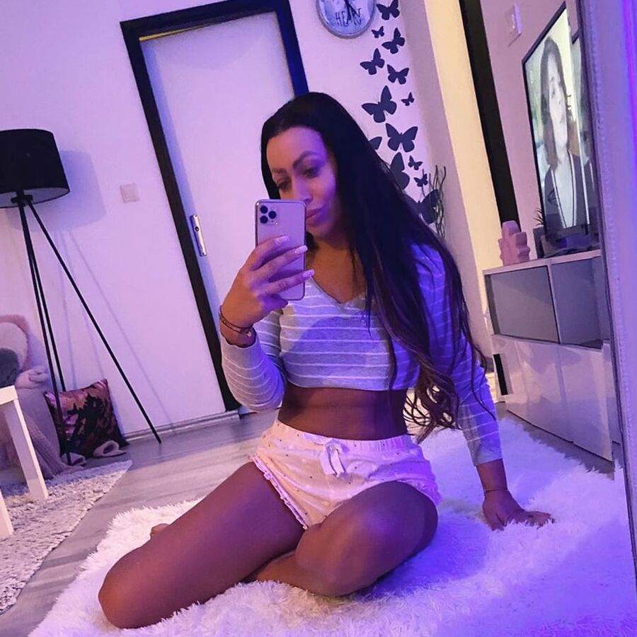 Croatian Bombshell Olivera