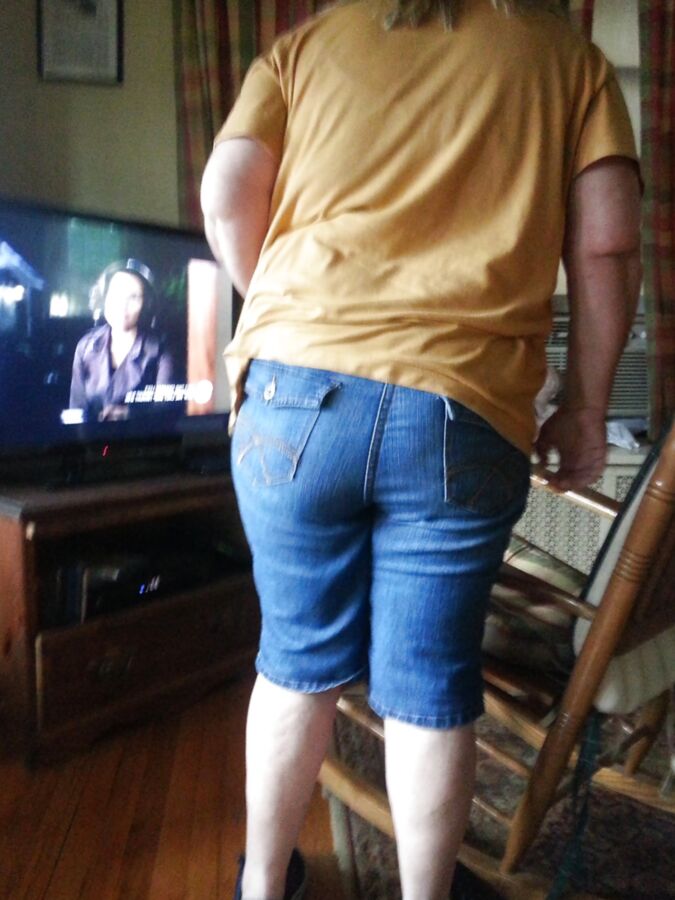 Un cul rebondi dans un jeans moulant