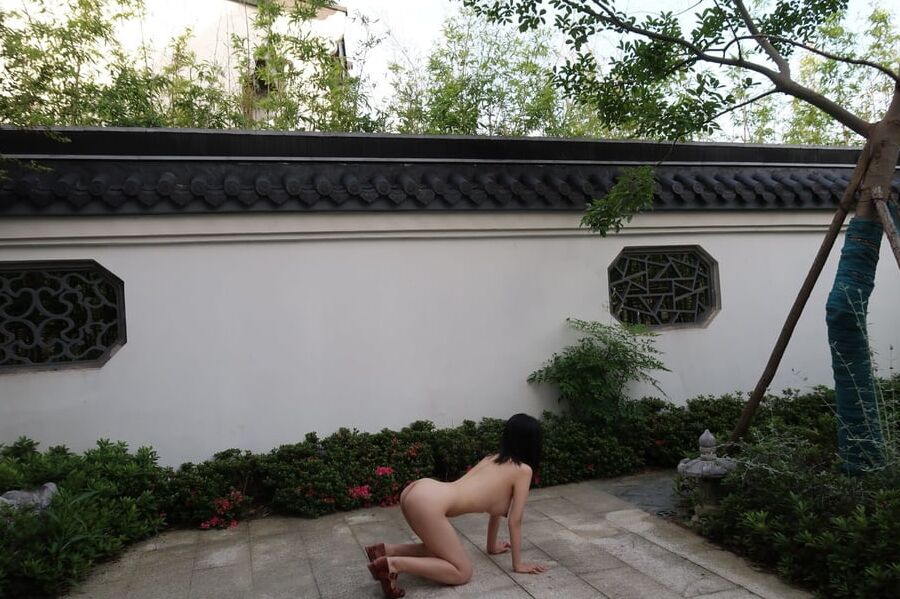 Chinese air hostess gives blowjob
