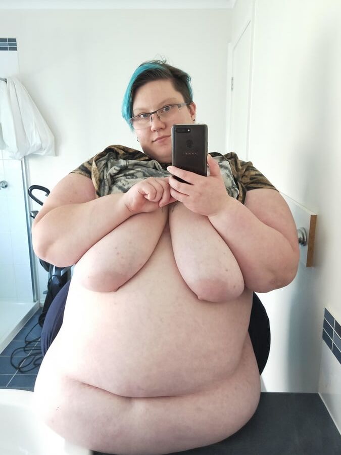 BBW &amp; SSBBW With Resting Bellies
