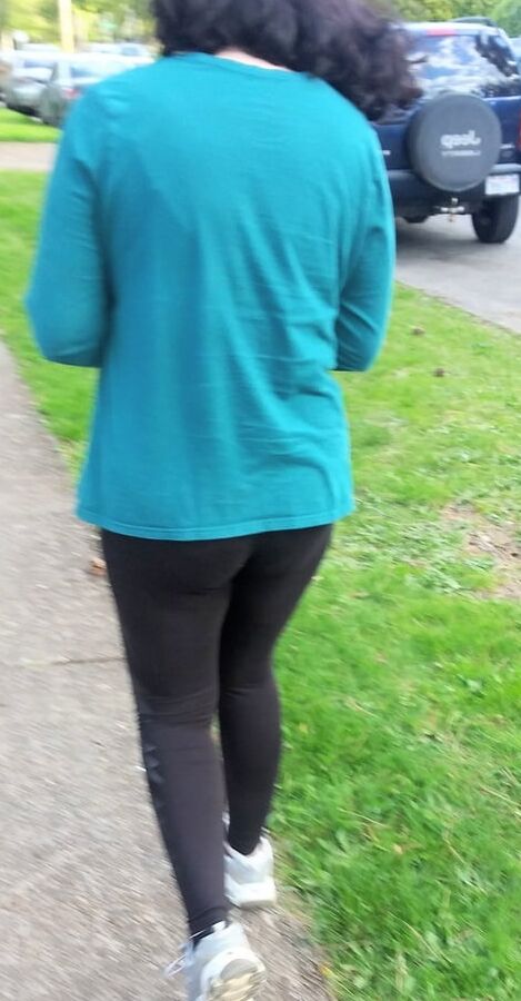 Wifes hot ass in leggings.