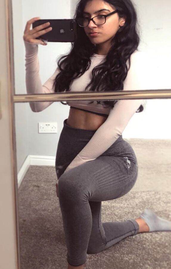 Indian Gym Girl UK - Priya - Comment!