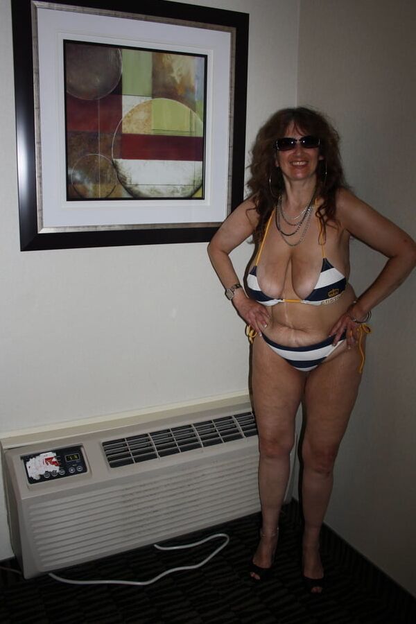 Older and hot (Bikini)