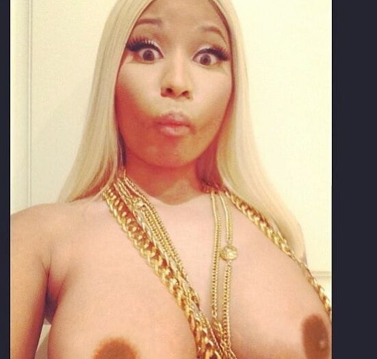 THIS BITCH IS NICKI MINAJ(FAKES)