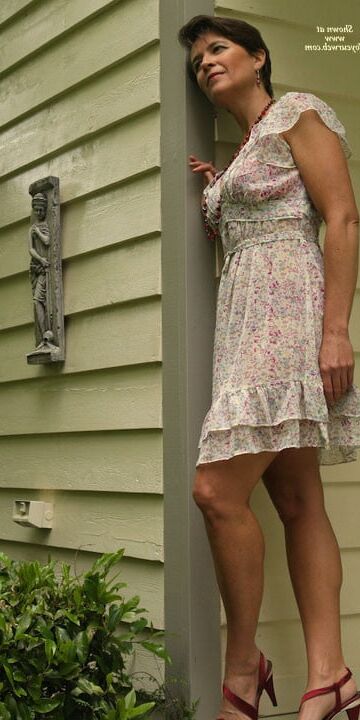 Brunette mature milf beauty Vanessab