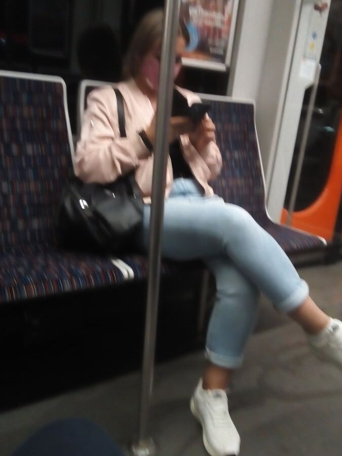 Corona Beauty mit Mundschutz