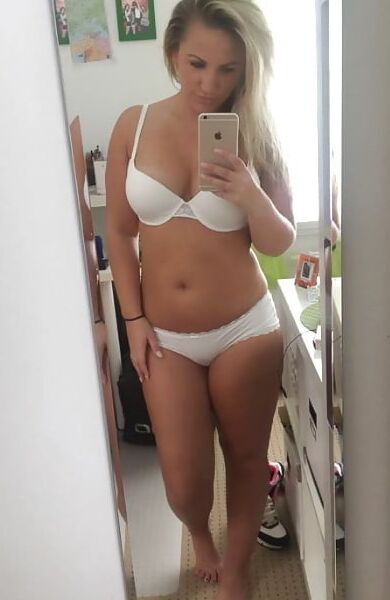 Very Sexy Big Tit Curvy MILF Gorgeous Eyes And Smile