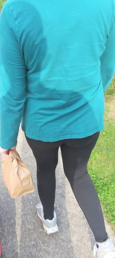 Wifes hot ass in leggings.