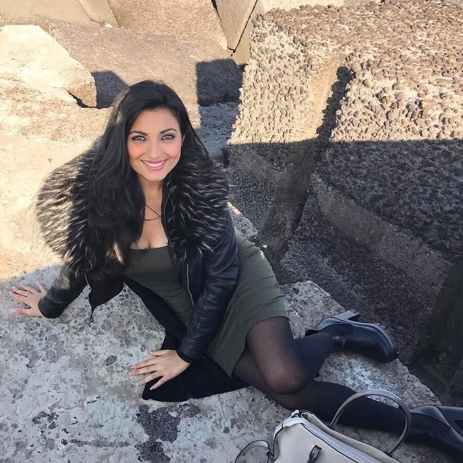 Married mom Sabrina (with pantyhose)