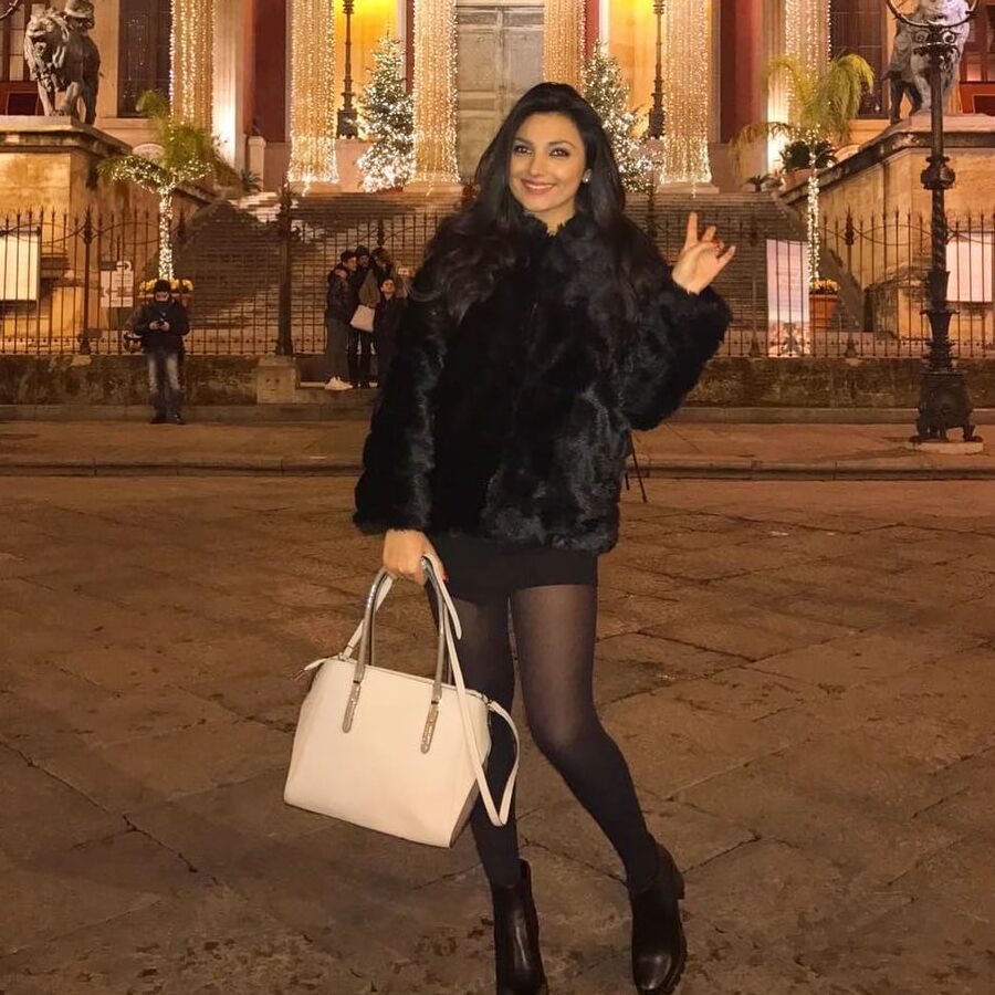 Married mom Sabrina (with pantyhose)