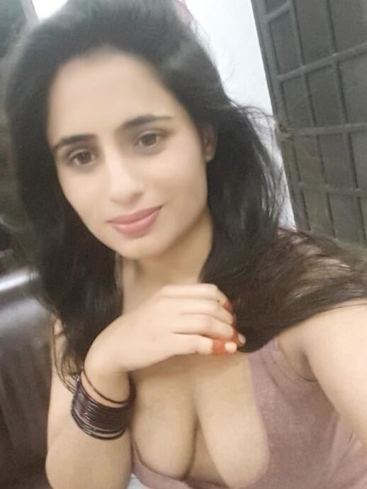 Bhabi Nude In Public Neha bhabhi brought her open breasts ri