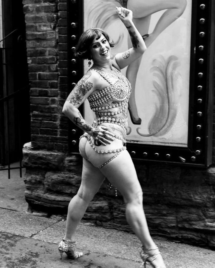 SCREEN GRILS VIII - BURLESQUE