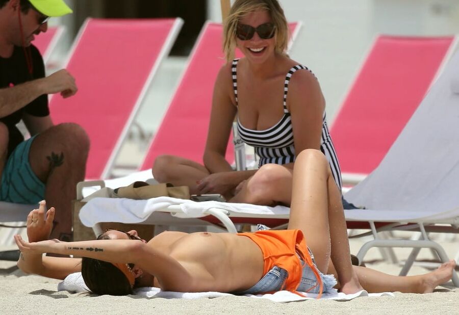Kristen Doute topless Miami jun