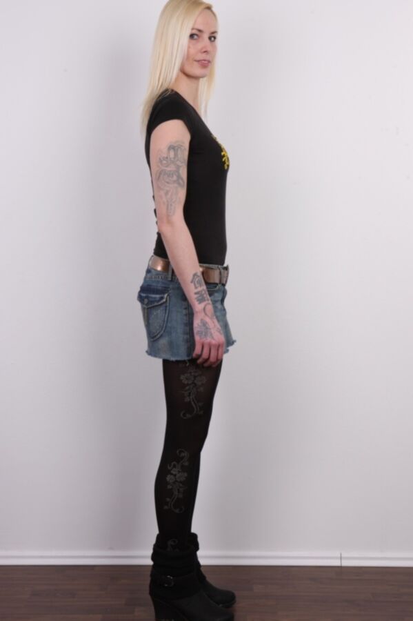 Poses-posing! Good photo!