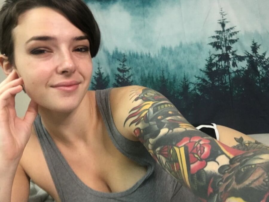 Ex Camgirl Turned YouTuber