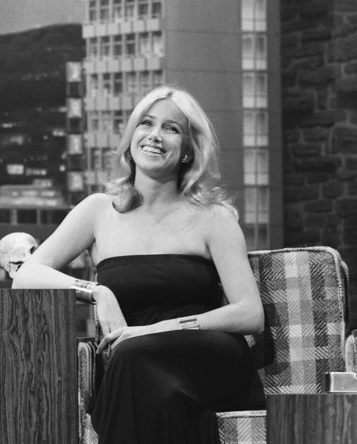 Celebrity Boobs - Suzanne Somers