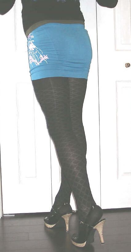 blue skirt piss