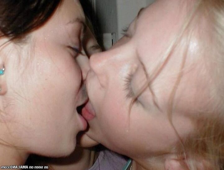 KISSES (BESOS)