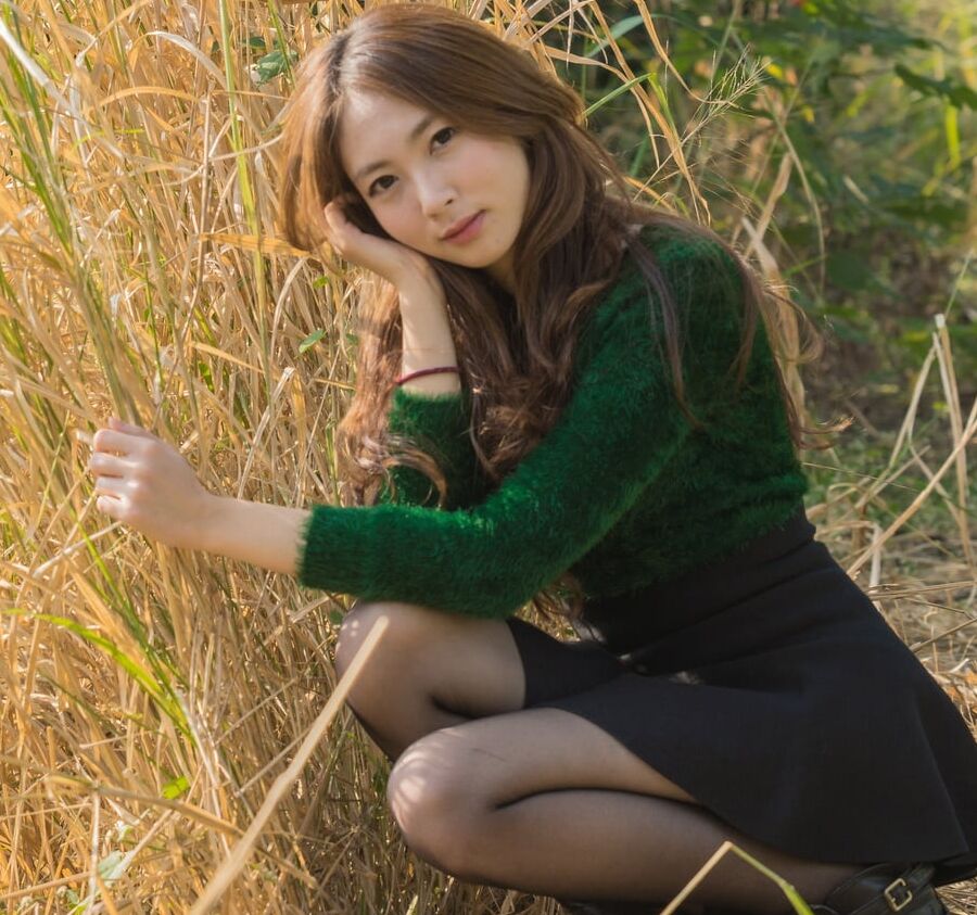 Pretty Chinese GF in Black Pantyhose