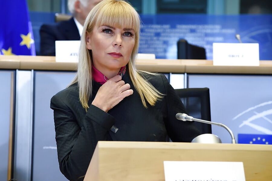 Brutal schoene Frau