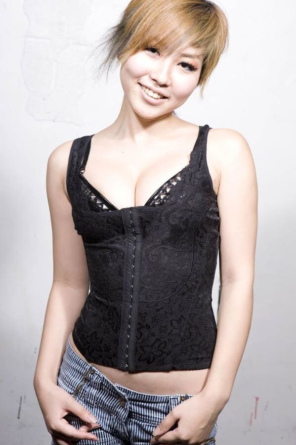 Model Exposes her Tight Asian Body