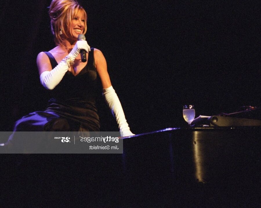 Celebrity Boobs - Suzanne Somers