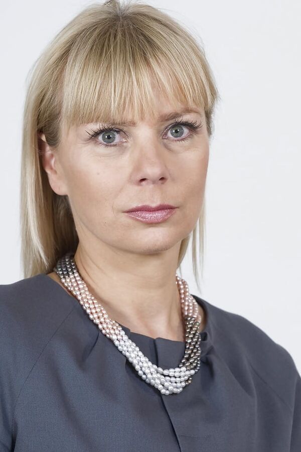 Brutal schoene Frau