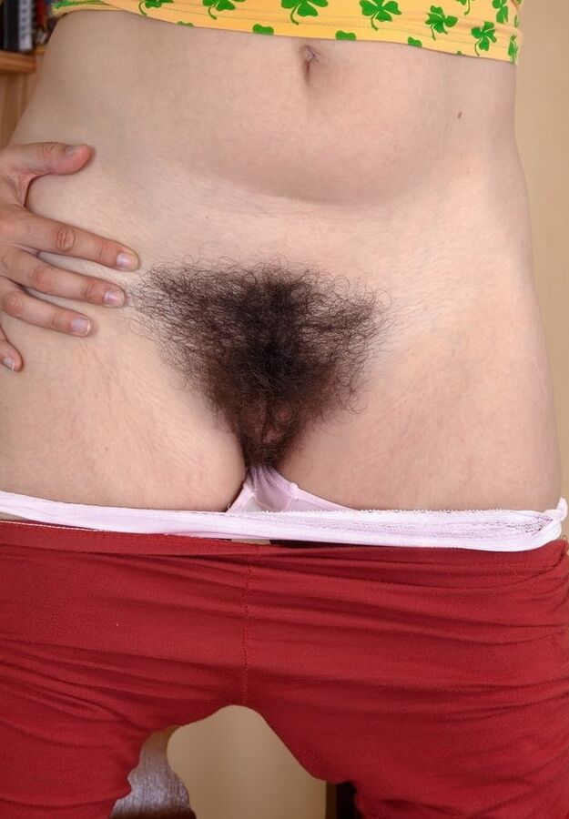Your daily dose of hairy pussy