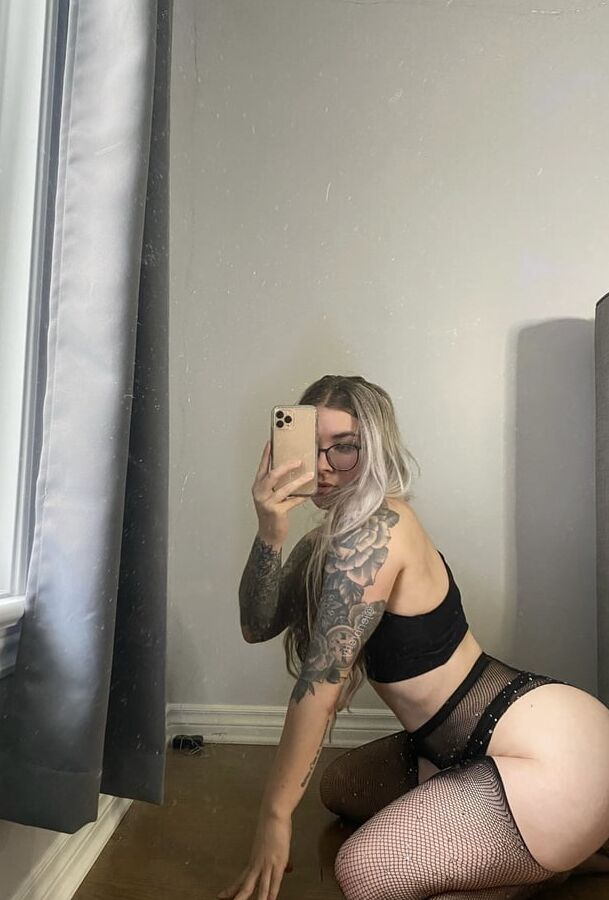 Big booty blonde