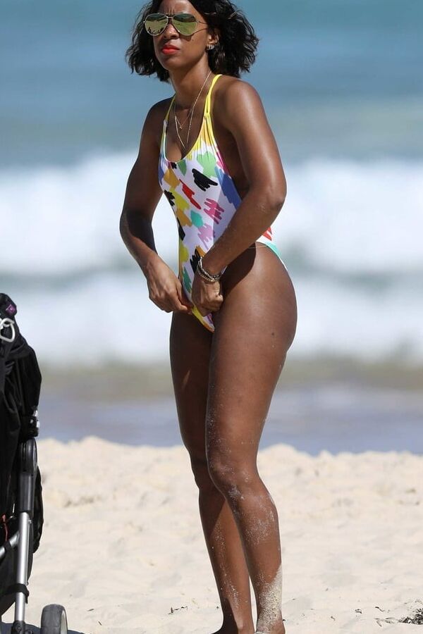 Kelly Rowland ass and tits in bikini