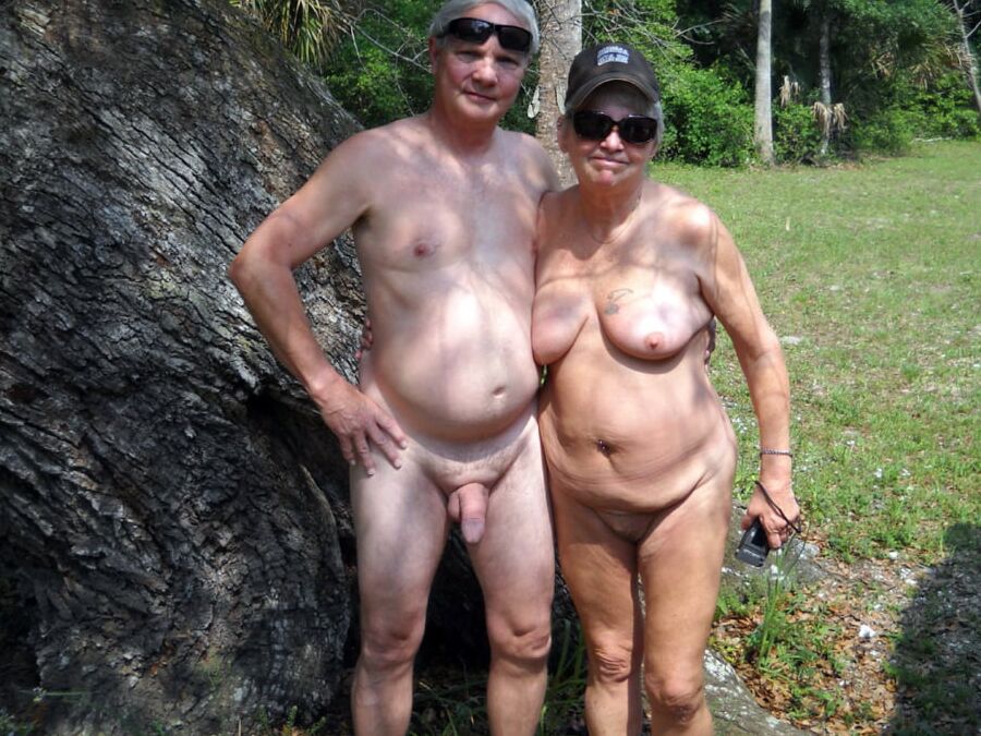 NAKED COUPLES