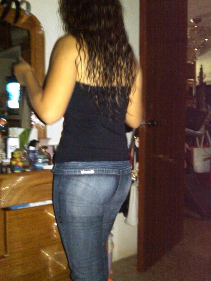 mexicana joven, de vacaciones y con buen cuerpo