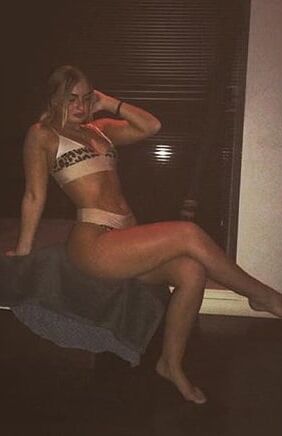 Sexy Blonde Babe: Beth
