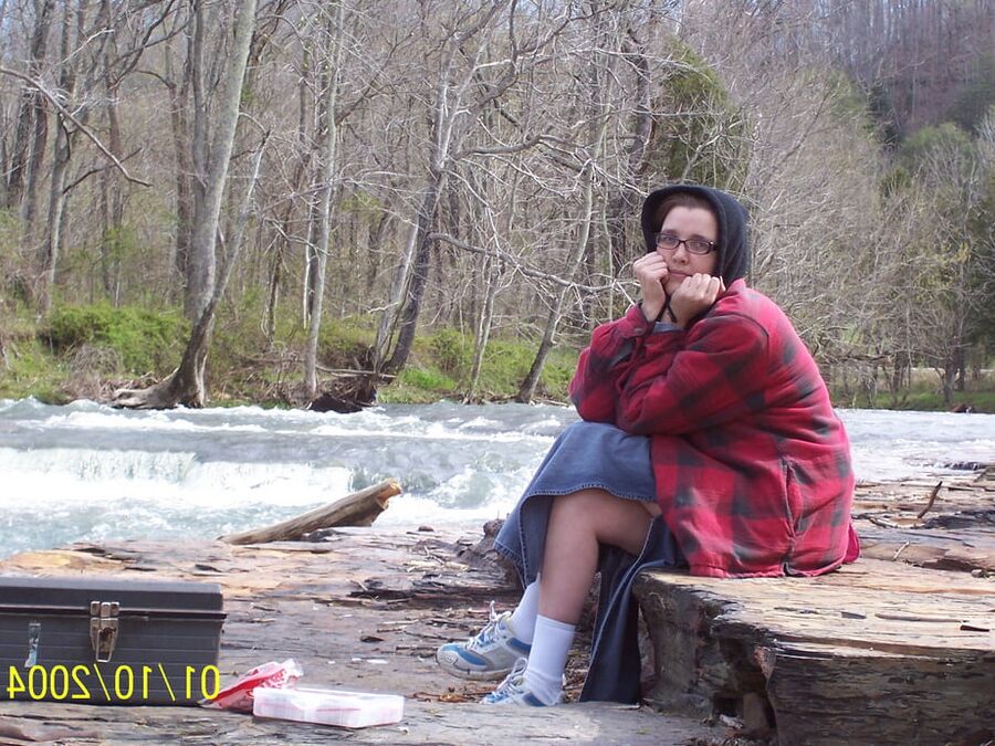 . Kentucky wife poses for hubby